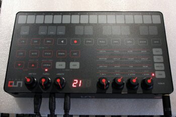 Uno Synth_2tof 07.JPG Uno Synth_2tof 07.JPG