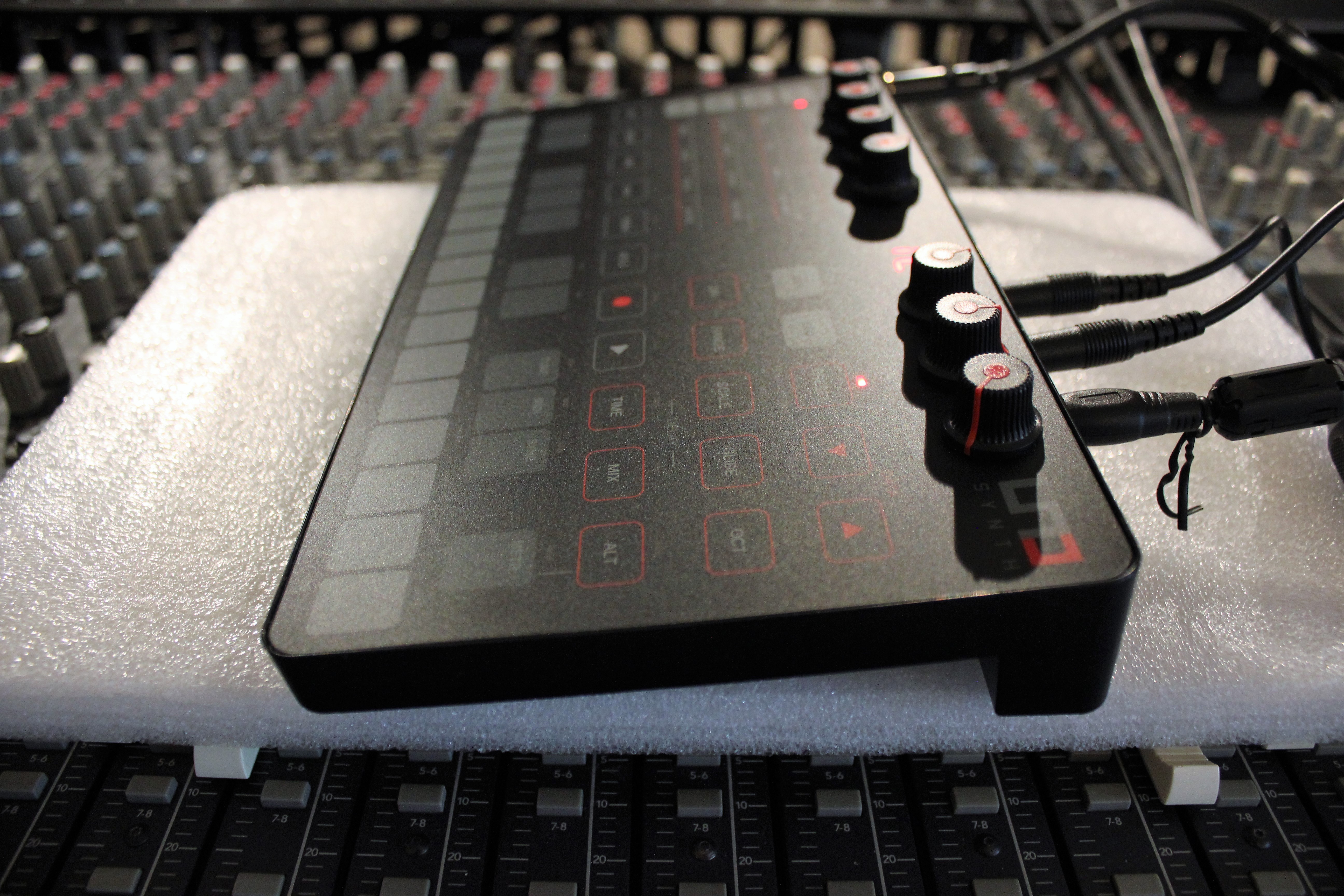 Uno Synth_2tof 10.JPG