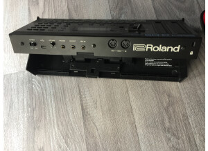 Roland D-05 (40270)