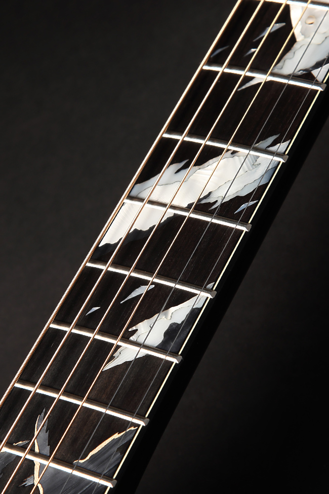 LTD-2019-Moon Neck close 2