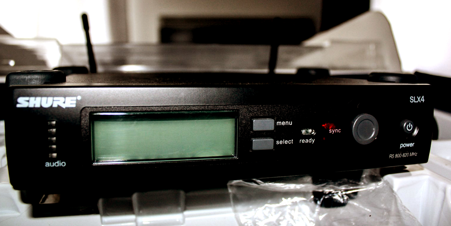 Récepteur Micro SHURE SLX4 Wireless UHF Acheté neuf 590 € NEUF BRADé NEUF 245 € !!!