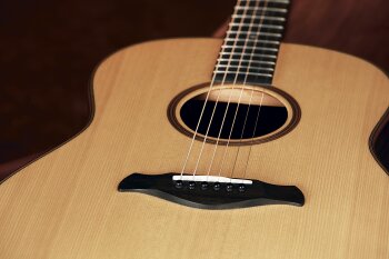 717e Sound Hole 717e Sound Hole