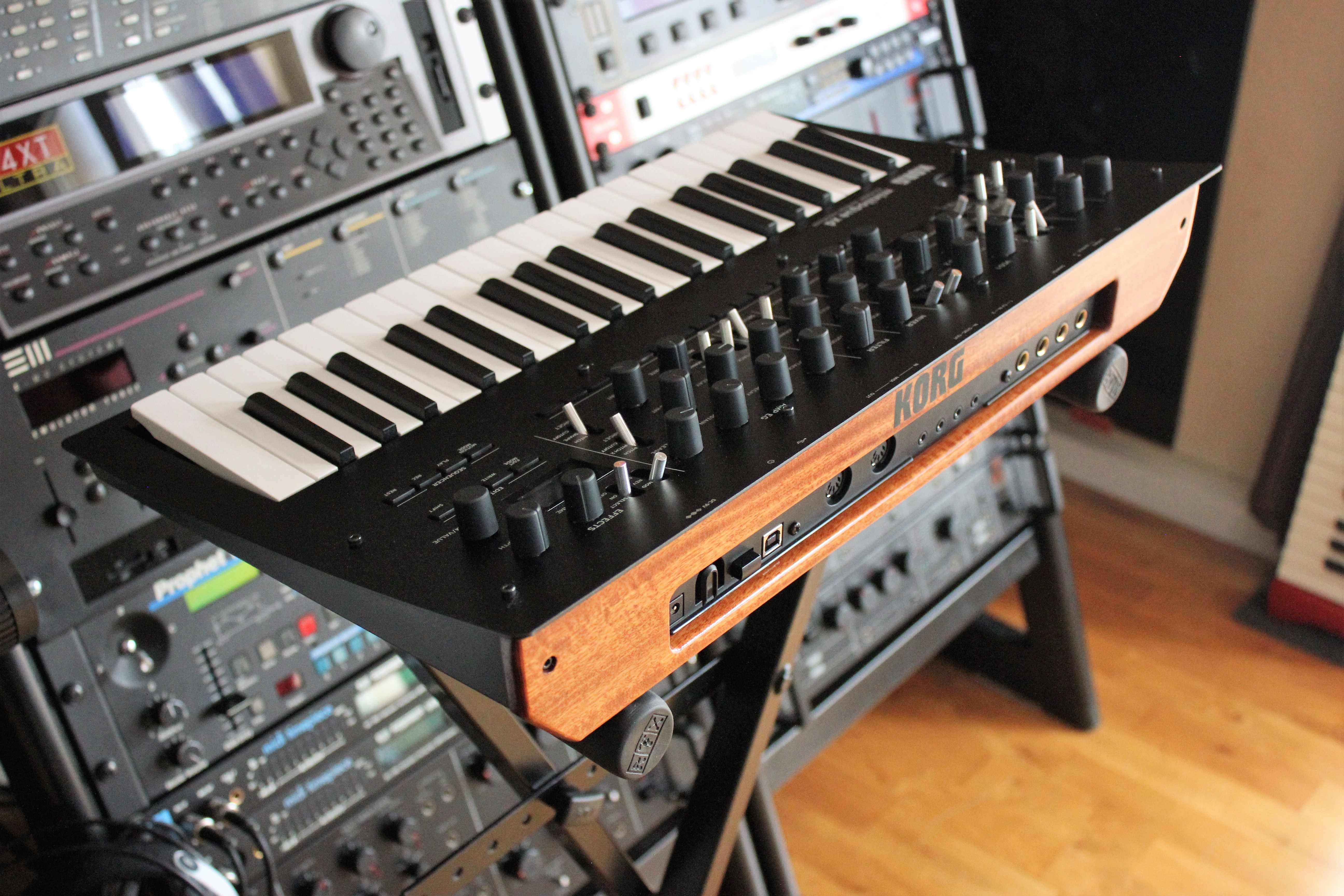 Minilogue XD_2tof 16.JPG