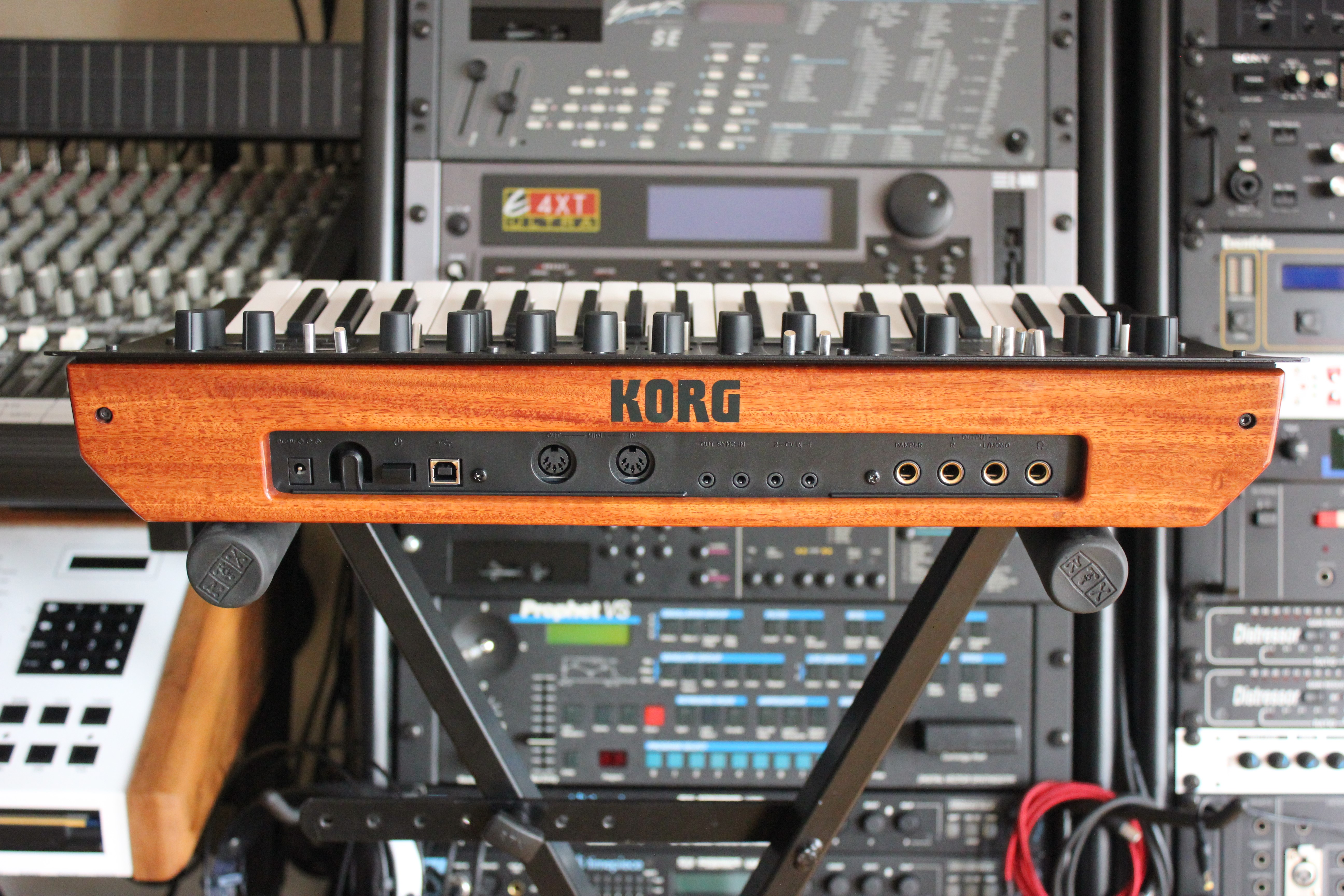 Minilogue XD_2tof 12.JPG