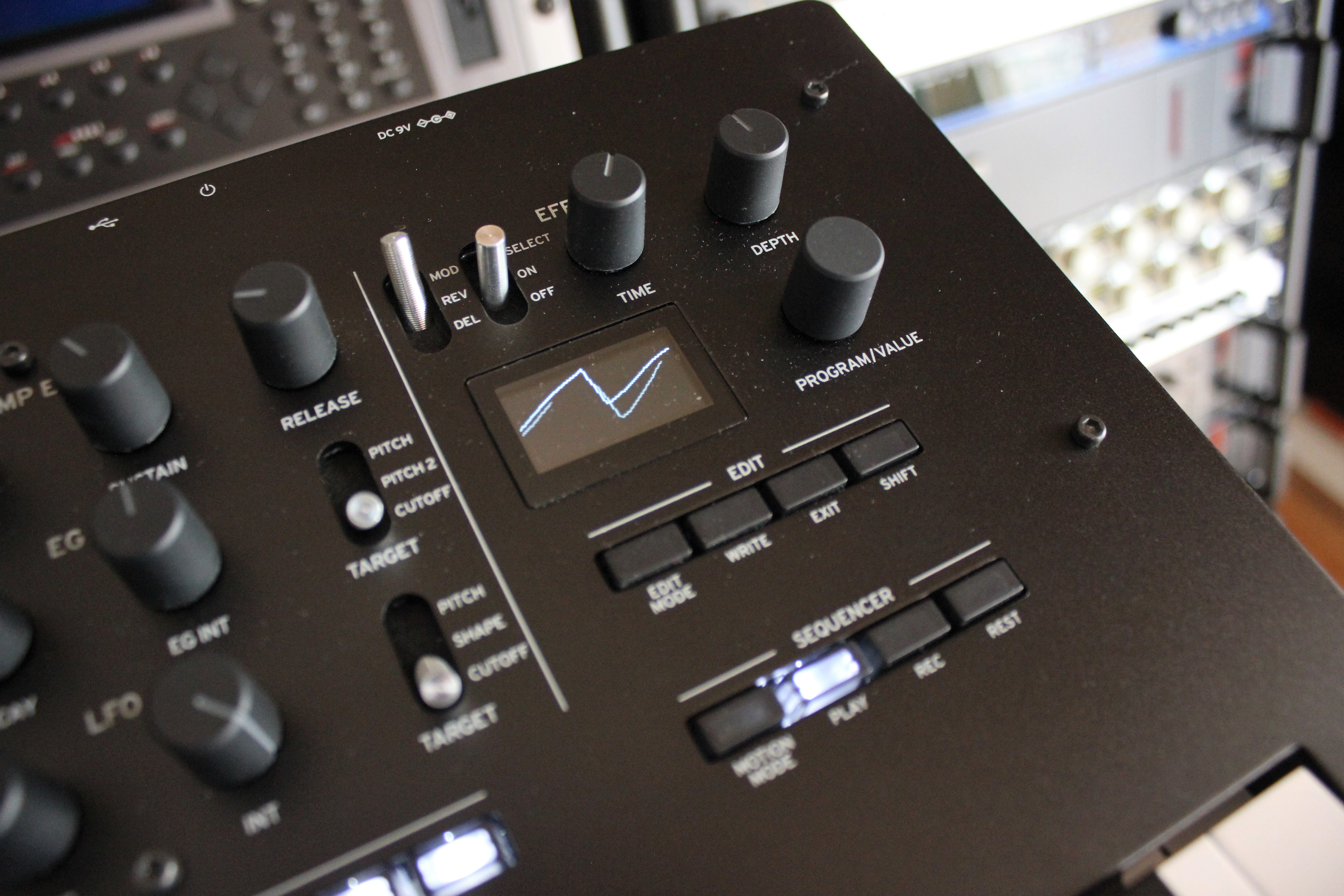 Minilogue XD_2tof 11.JPG