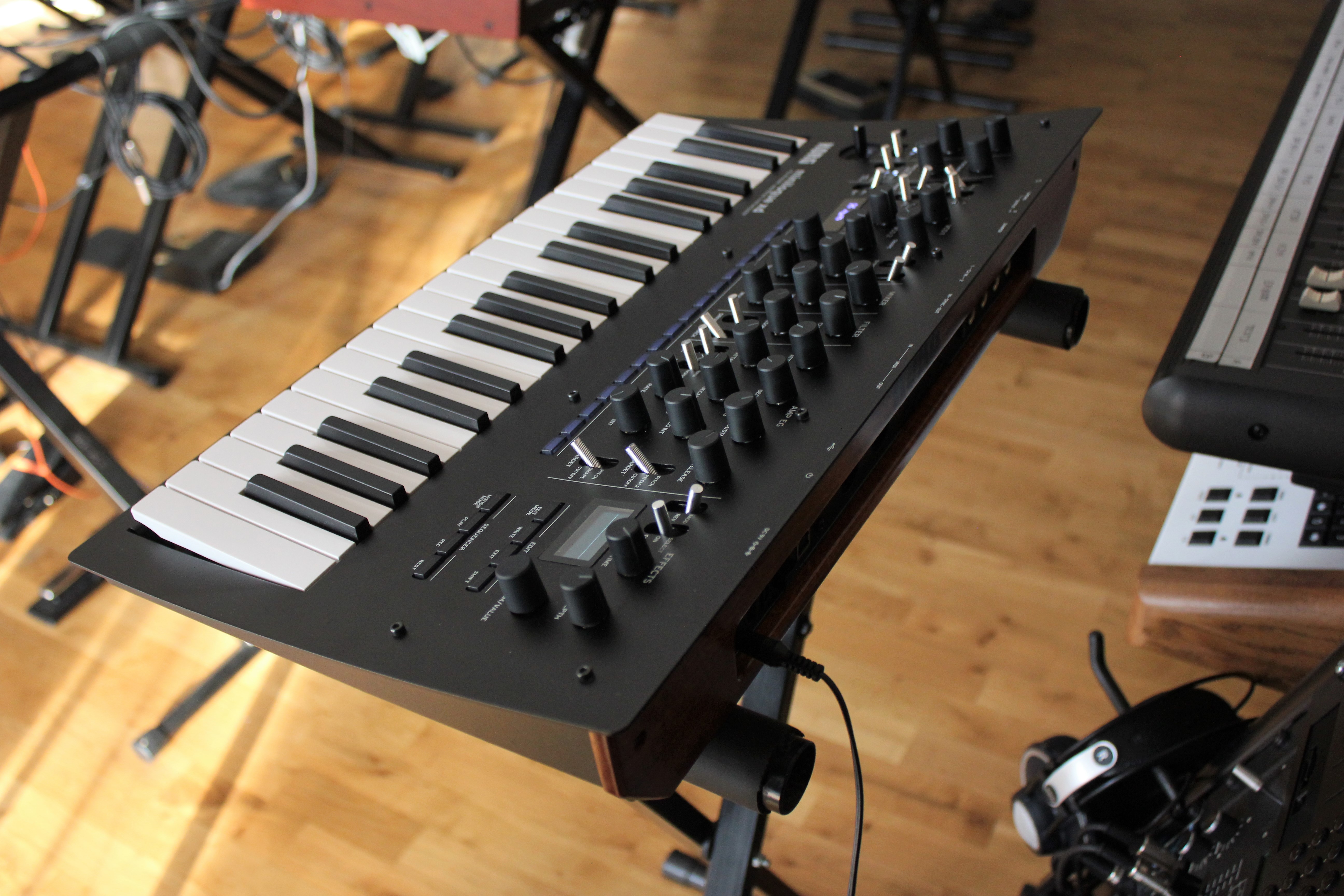 Minilogue XD_2tof 07.JPG