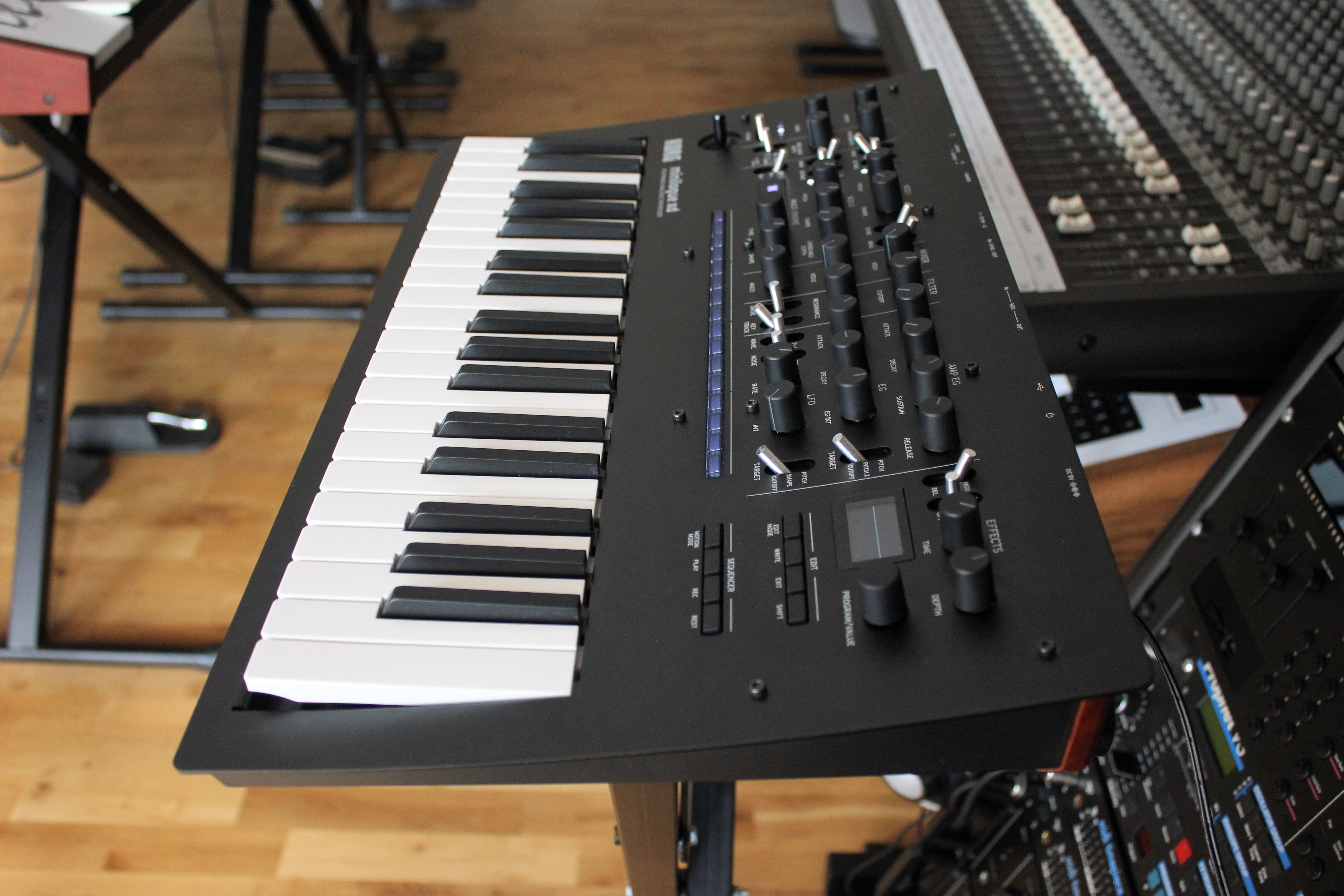 Minilogue XD_2tof 06.JPG