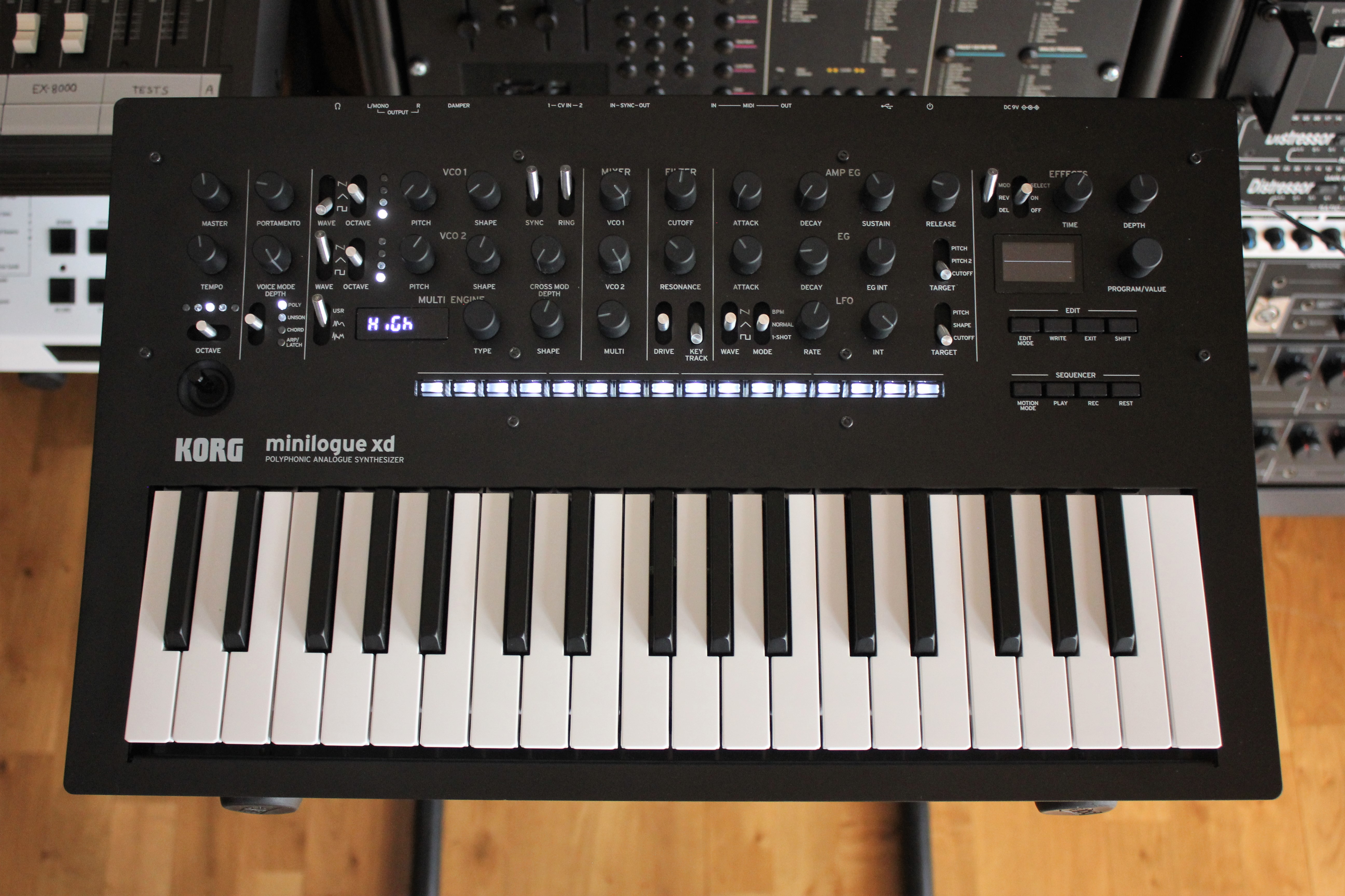 Minilogue XD_2tof 03.JPG