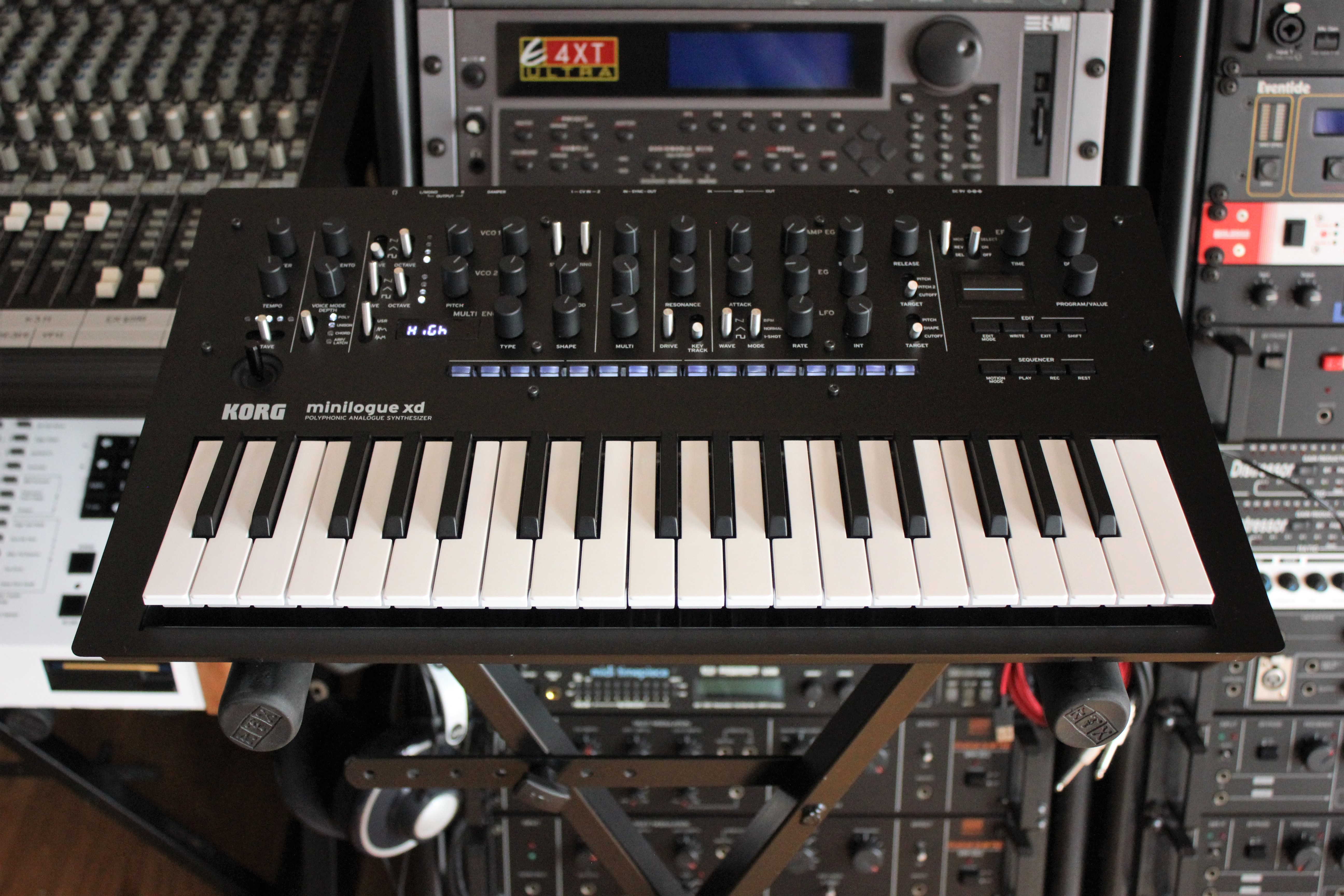 Minilogue XD_2tof 02.JPG