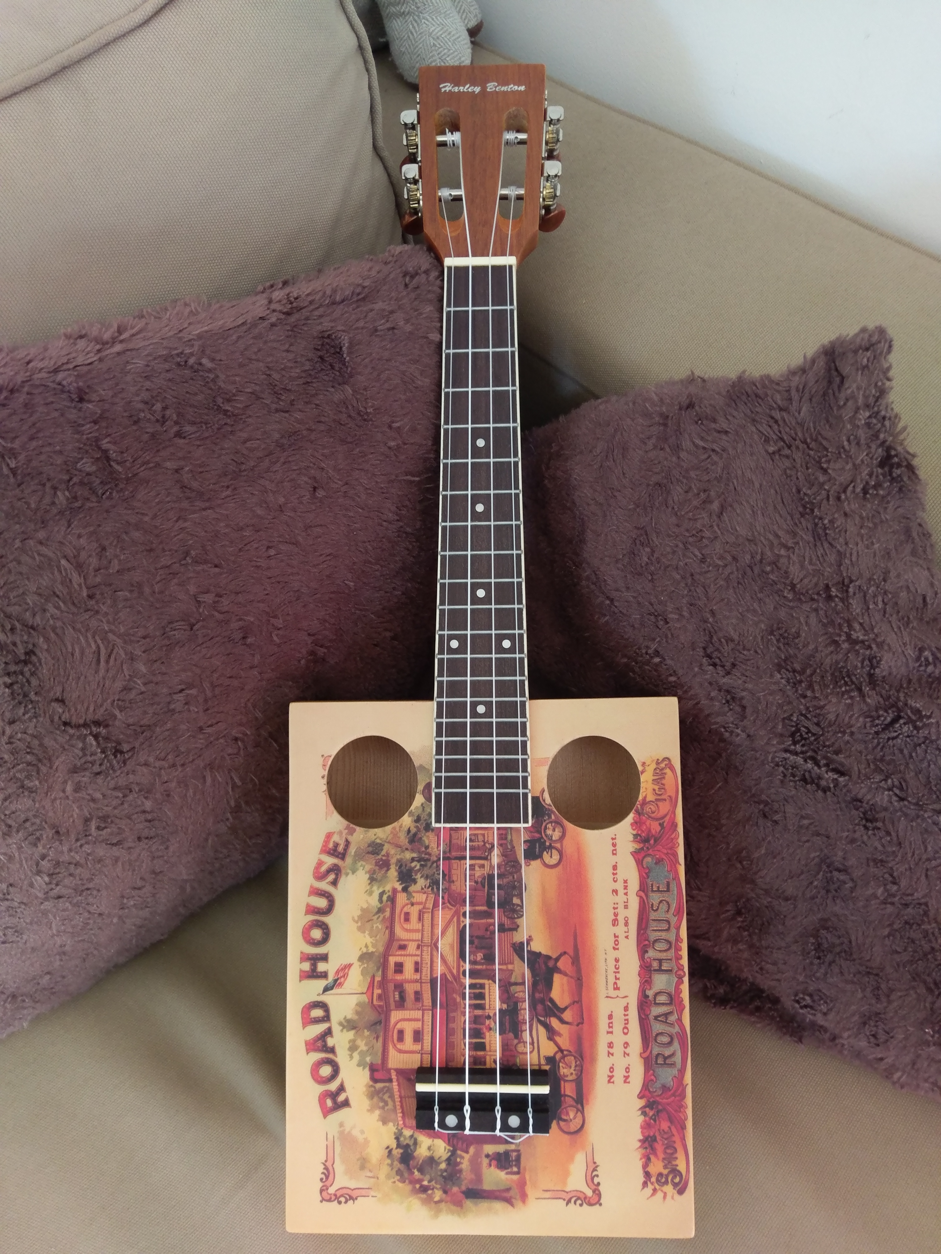 Harley Benton CigarBox Ukulele