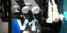 Vends pédale AMT V1 guitare simulation Vox