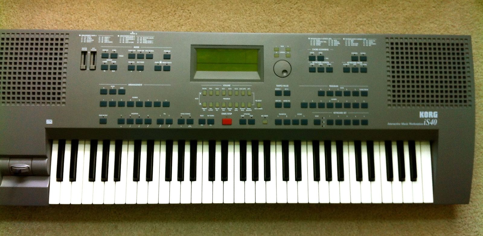Korg Is40