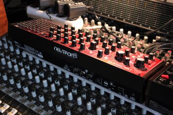 Neutron_2tof 11.JPG Neutron_2tof 11.JPG