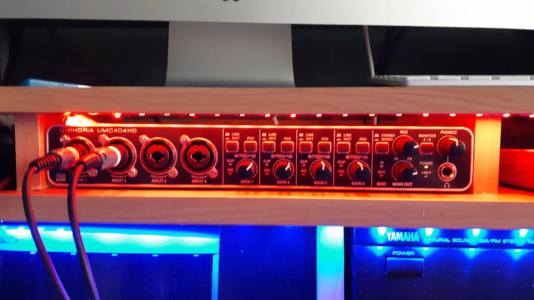 Behringer U-Phoria UMC404HD