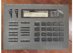 Roland R-8 (52309)