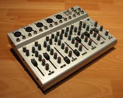 配信機器・PA機器・レコーディング機器 EURORACK UBB1002 Behringer | Product | UBB1002