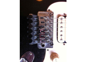 Fender Standard Series - Stratocaster Standard Floyd Rose