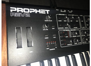 Dave Smith Instruments Prophet REV2 16 voix (93471)