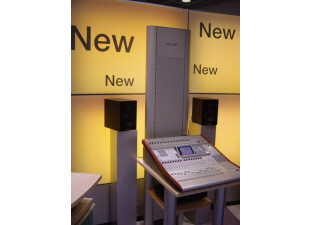 La DM-3200, toujours impressionnante avec ses 32 canaux, faisait ici la démonstration de sa compatibilité FireWire