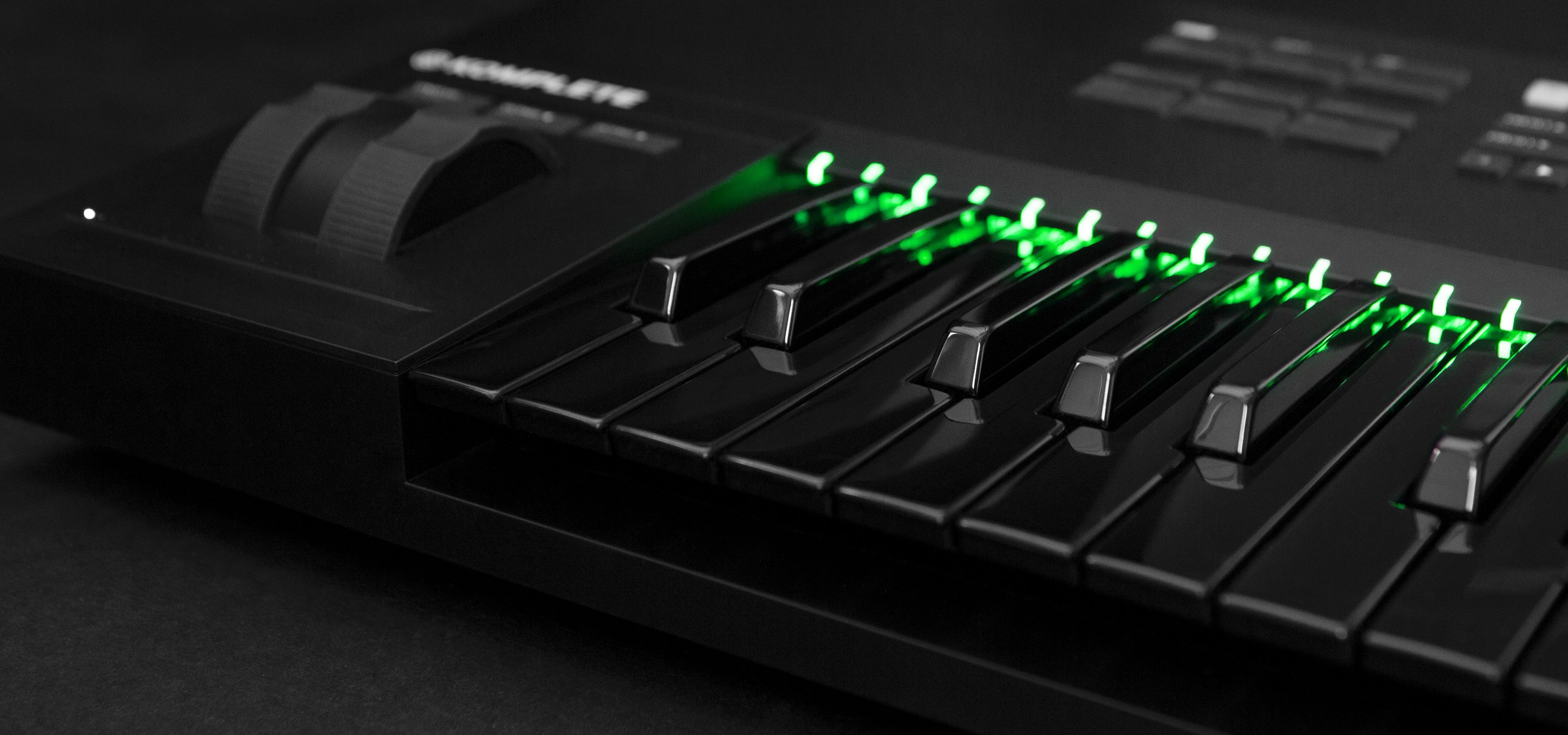 img-ce-gallery-komplete-kontrol-mk2-black-keys-landing-page-gallery-04-9d3d87c7fd9595b271cfd2cc3fc20879-d@2x