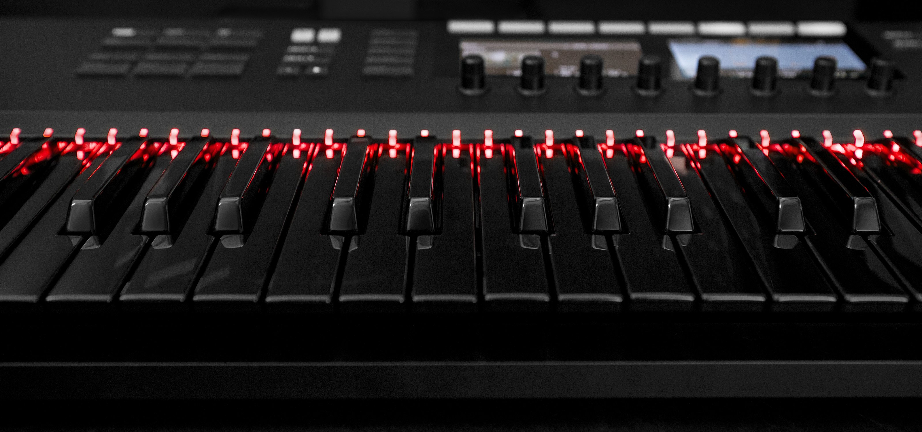img-ce-gallery-komplete-kontrol-mk2-black-keys-landing-page-gallery-03-7930aa02924699648b516d47156f4b75-d@2x