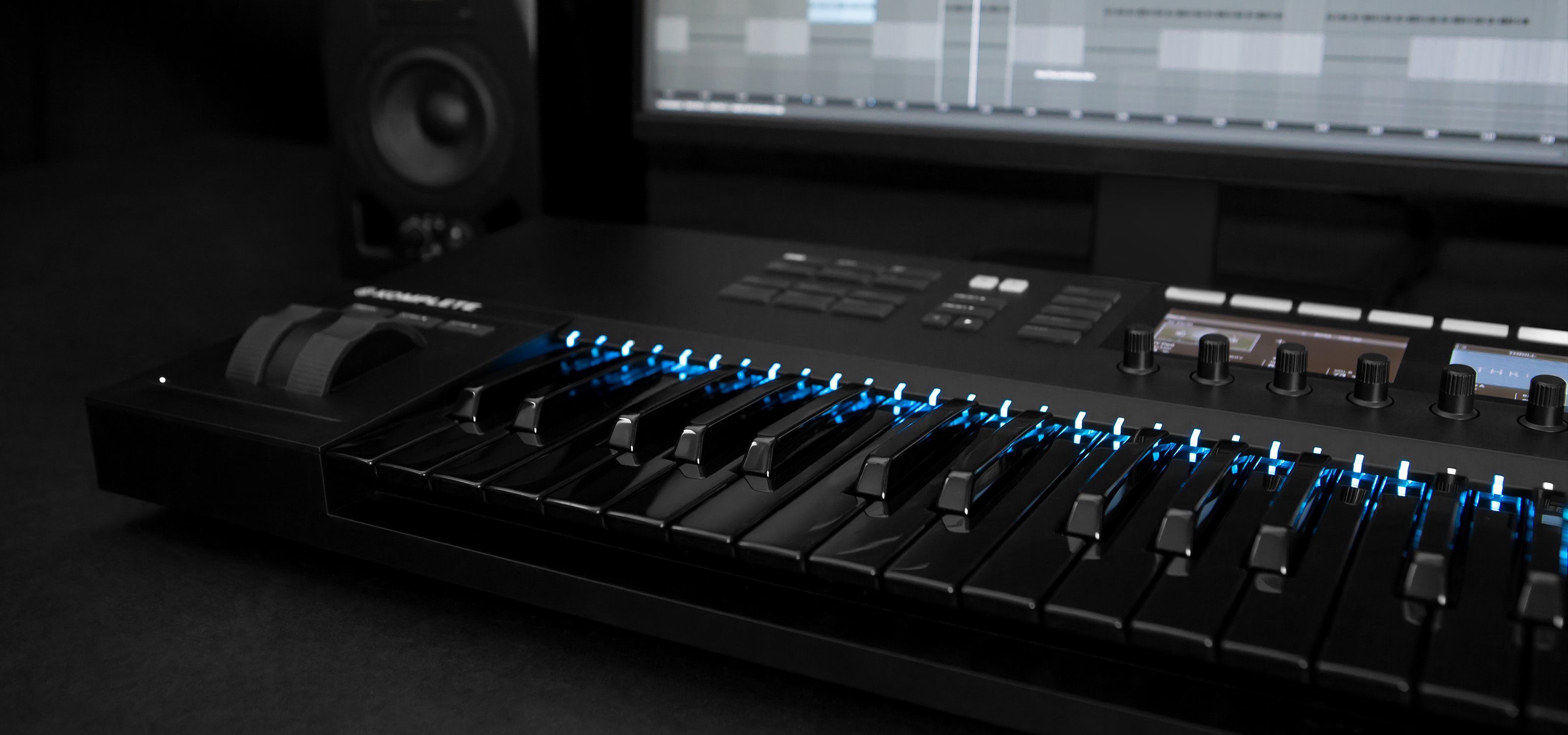 img-ce-gallery-komplete-kontrol-mk2-black-keys-landing-page-gallery-02-85d77ed92f64630369787ac8388817b3-d@2x