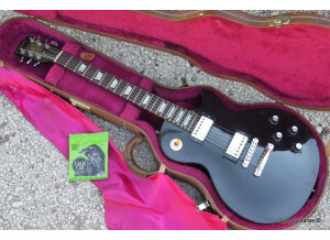 Gibson Les Paul Studio - Ebony w/ Chrome Hardware (30330)