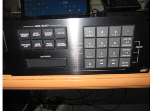Yamaha TX802 (51305)