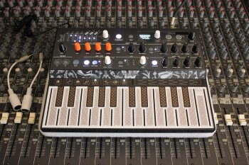 MicroFreak_2tof 01.JPG MicroFreak_2tof 01.JPG