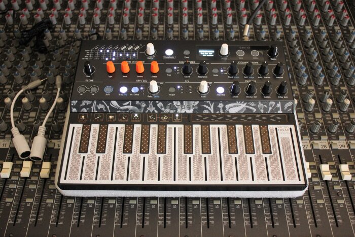 MicroFreak_2tof 01.JPG MicroFreak_2tof 01.JPG
