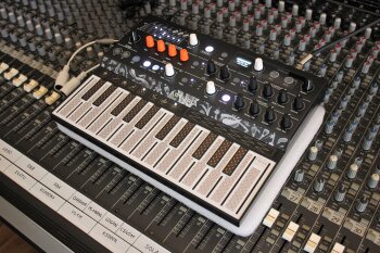 MicroFreak_2tof 02.JPG MicroFreak_2tof 02.JPG