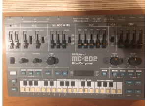Roland MC-202 (52360)