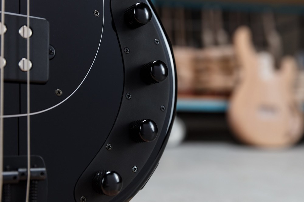 Ernie-Ball-Music-Man-BFR-StingRay-Special-4-H-Bass-Controls-1000x667