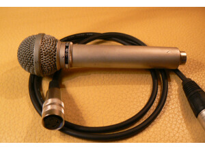 AKG D24