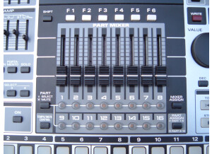 Roland MC-909 Sampling Groovebox (2619)