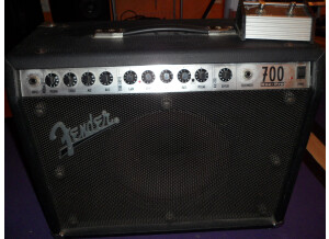 Fender Roc Pro 700 (81813)