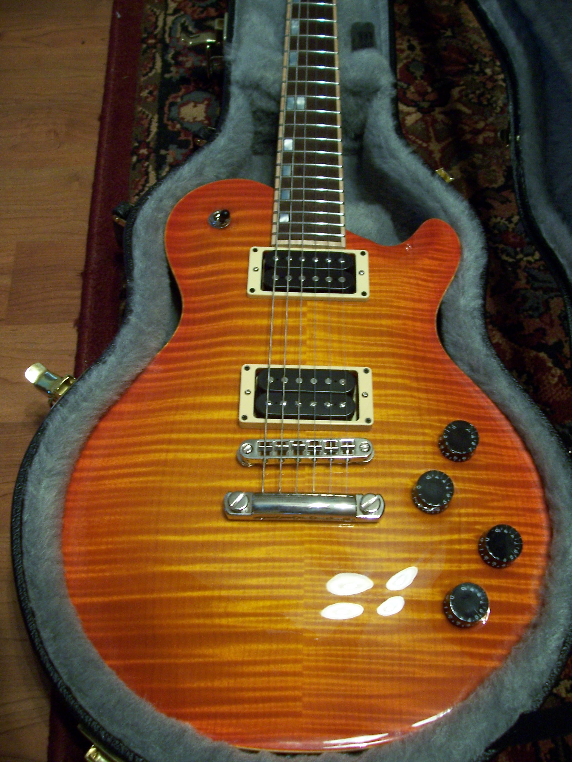 McNaught Guitars VSC Blackout