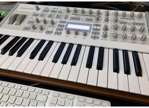 Access Music Virus TI2 Polar (4597)