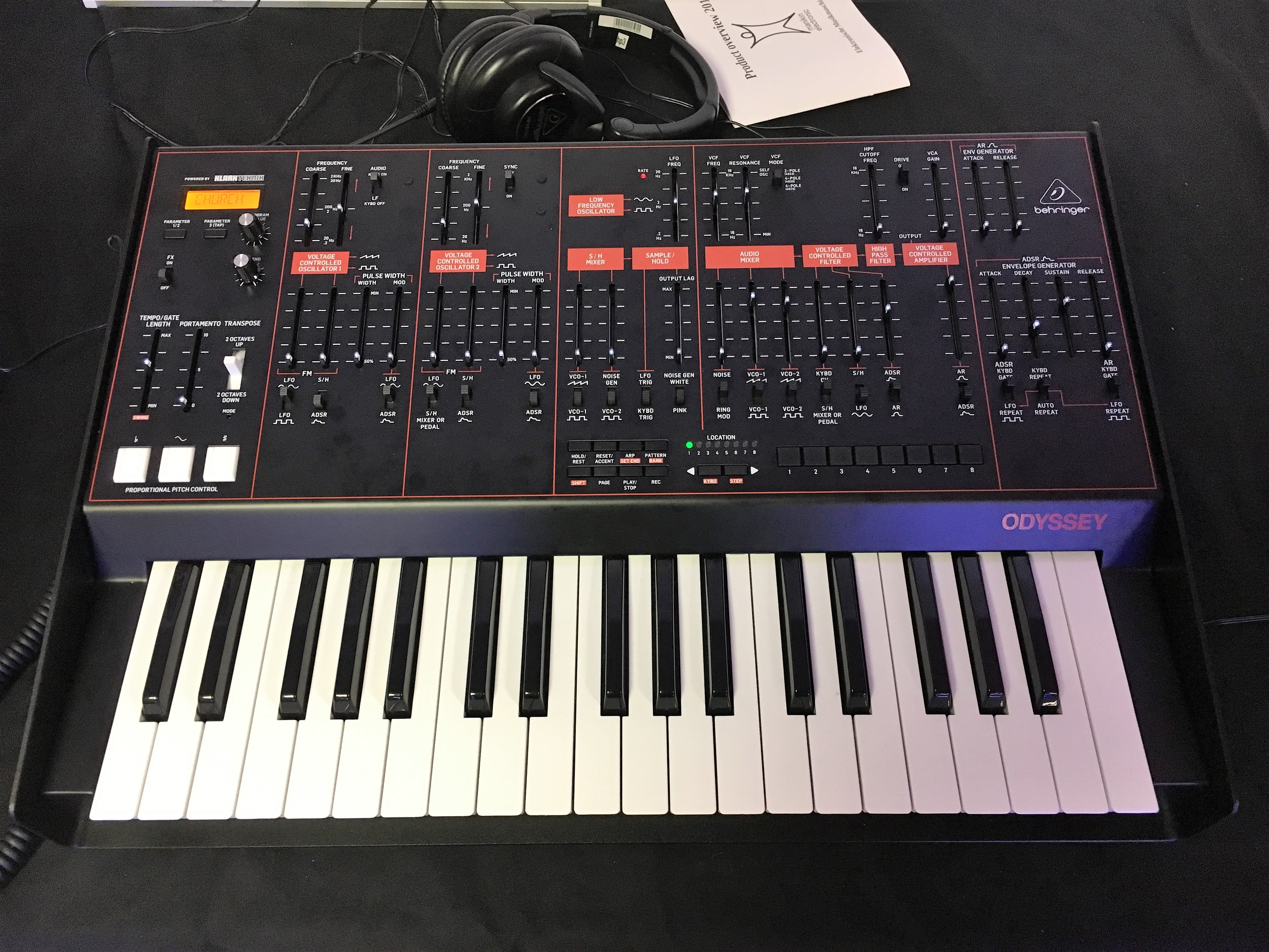 Behringer Odyssey : Behringer - Odyssey - IMG_4835.JPG