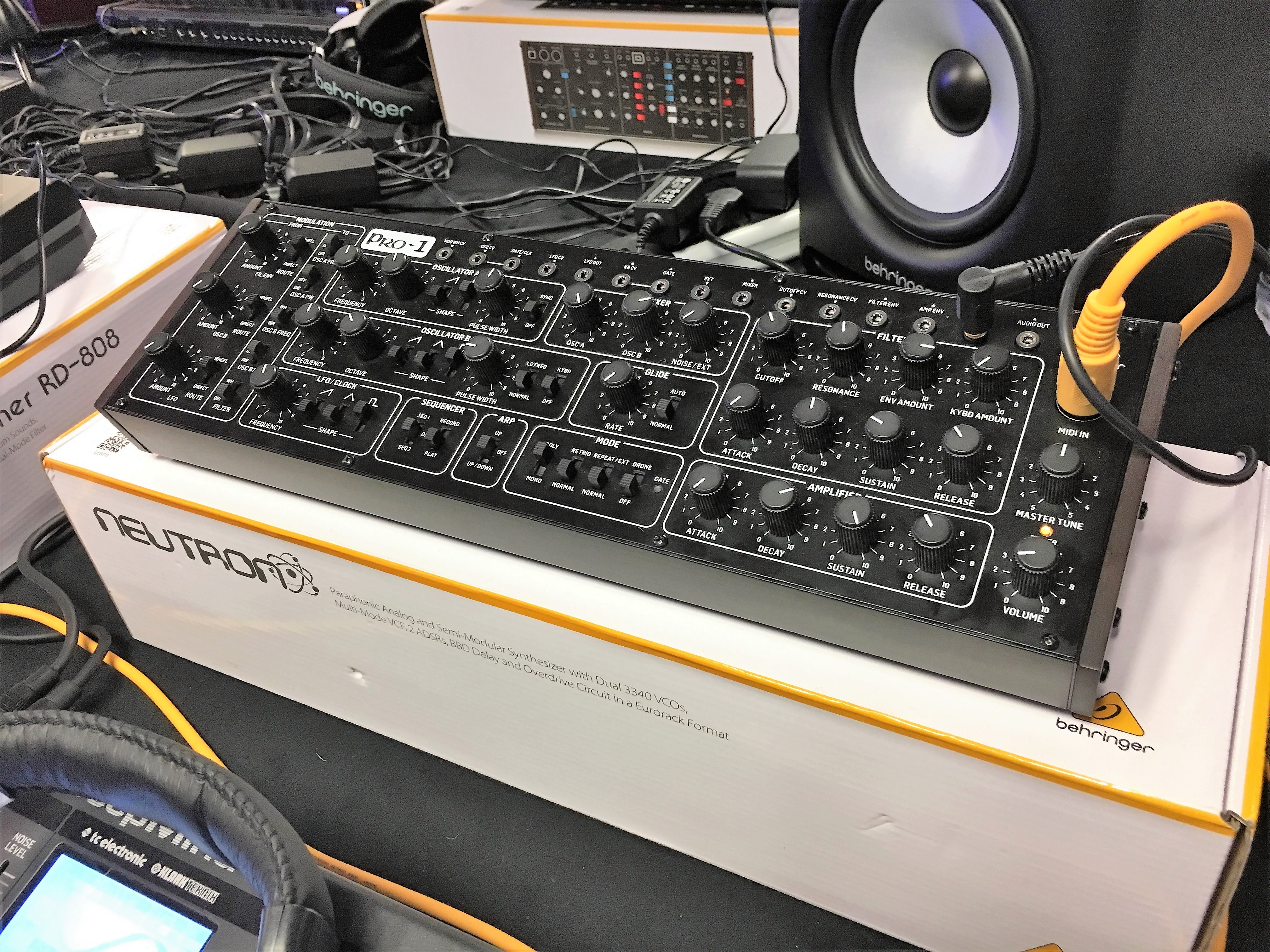 Behringer Pro-1 : Behringer - Pro1 - IMG_4846.JPG