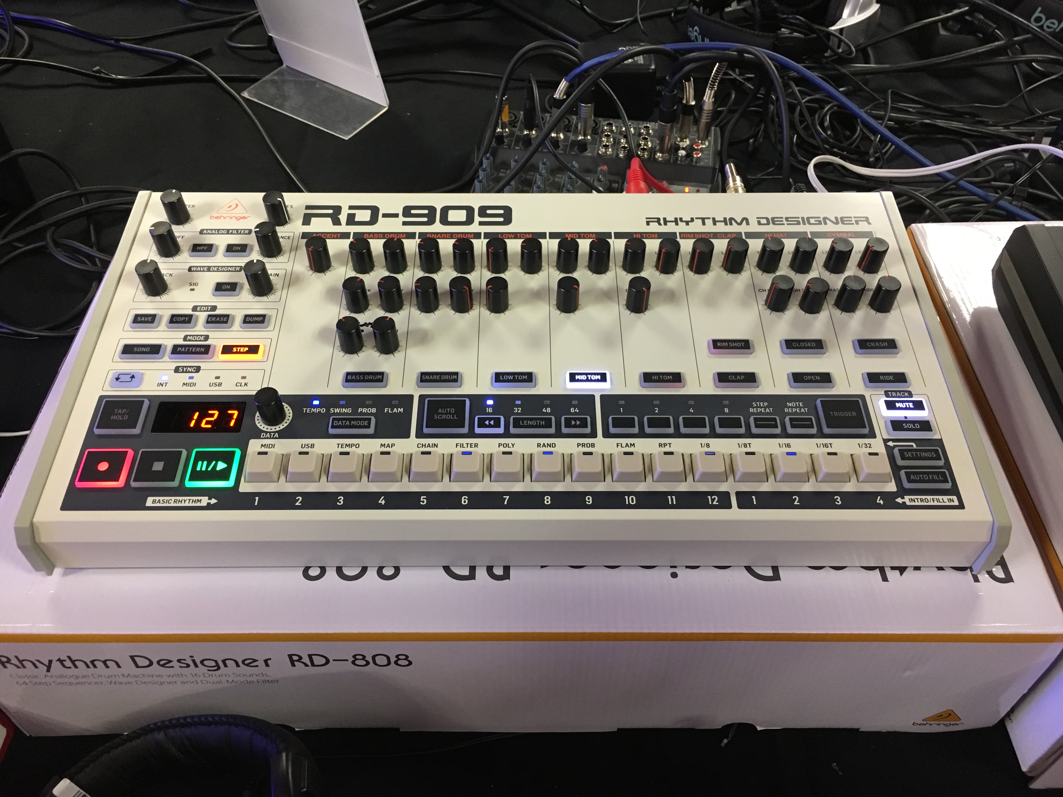 Behringer RD-909 : Behringer - RD-909 - IMG_4838.JPG