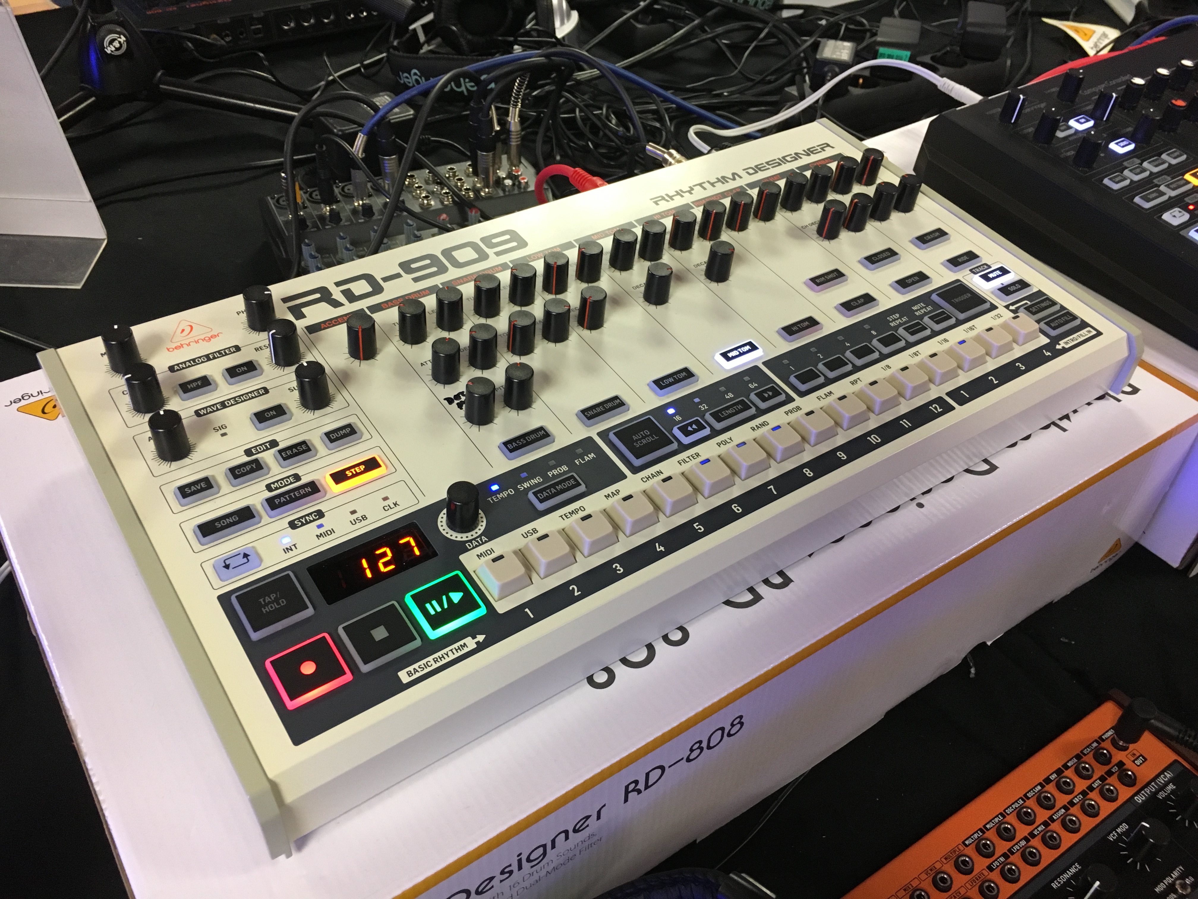 Behringer RD-909 : Behringer - RD-909 - IMG_4839.JPG