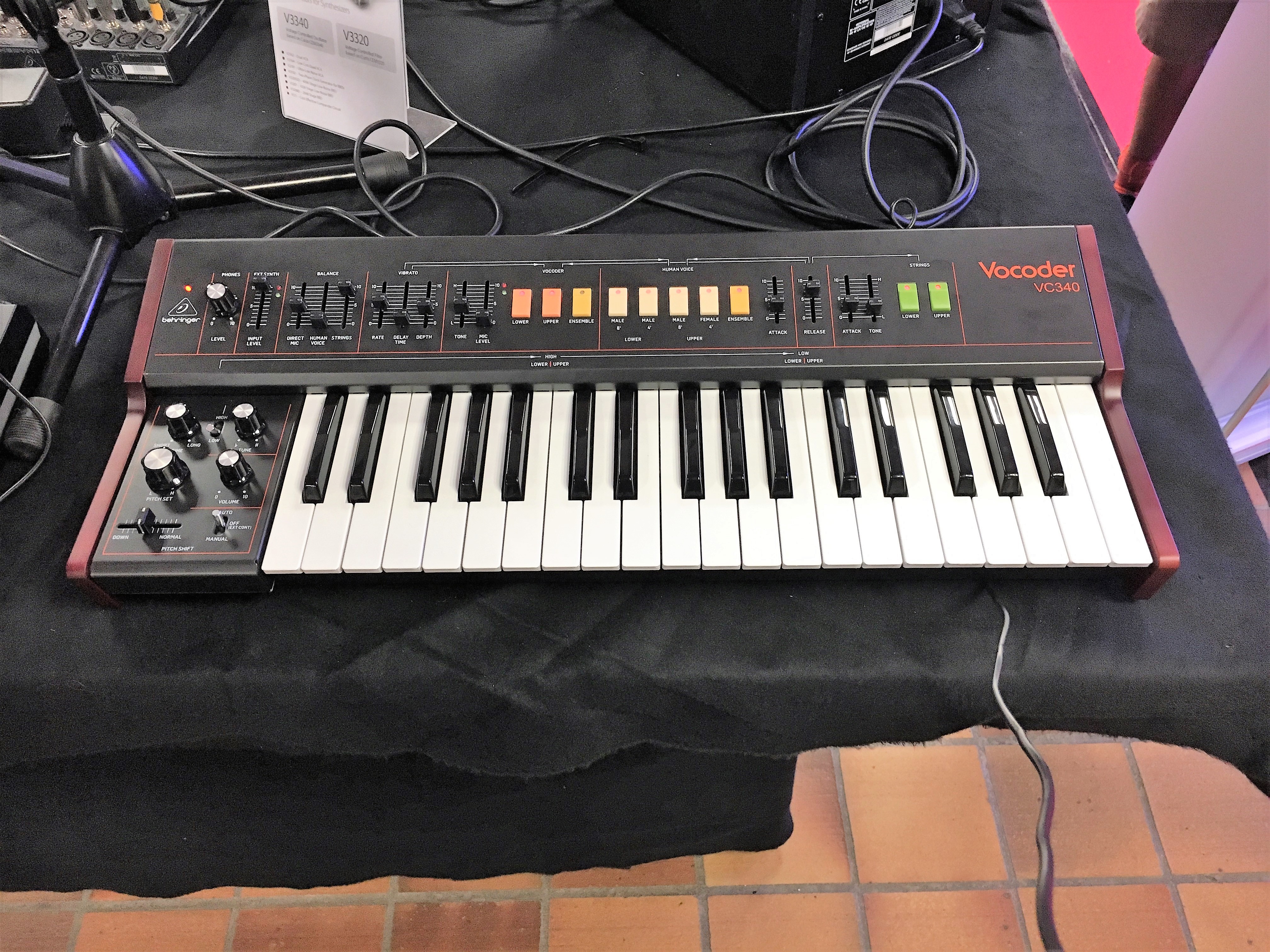 Behringer VC340 : Behringer - VC-340 - IMG_4843.JPG