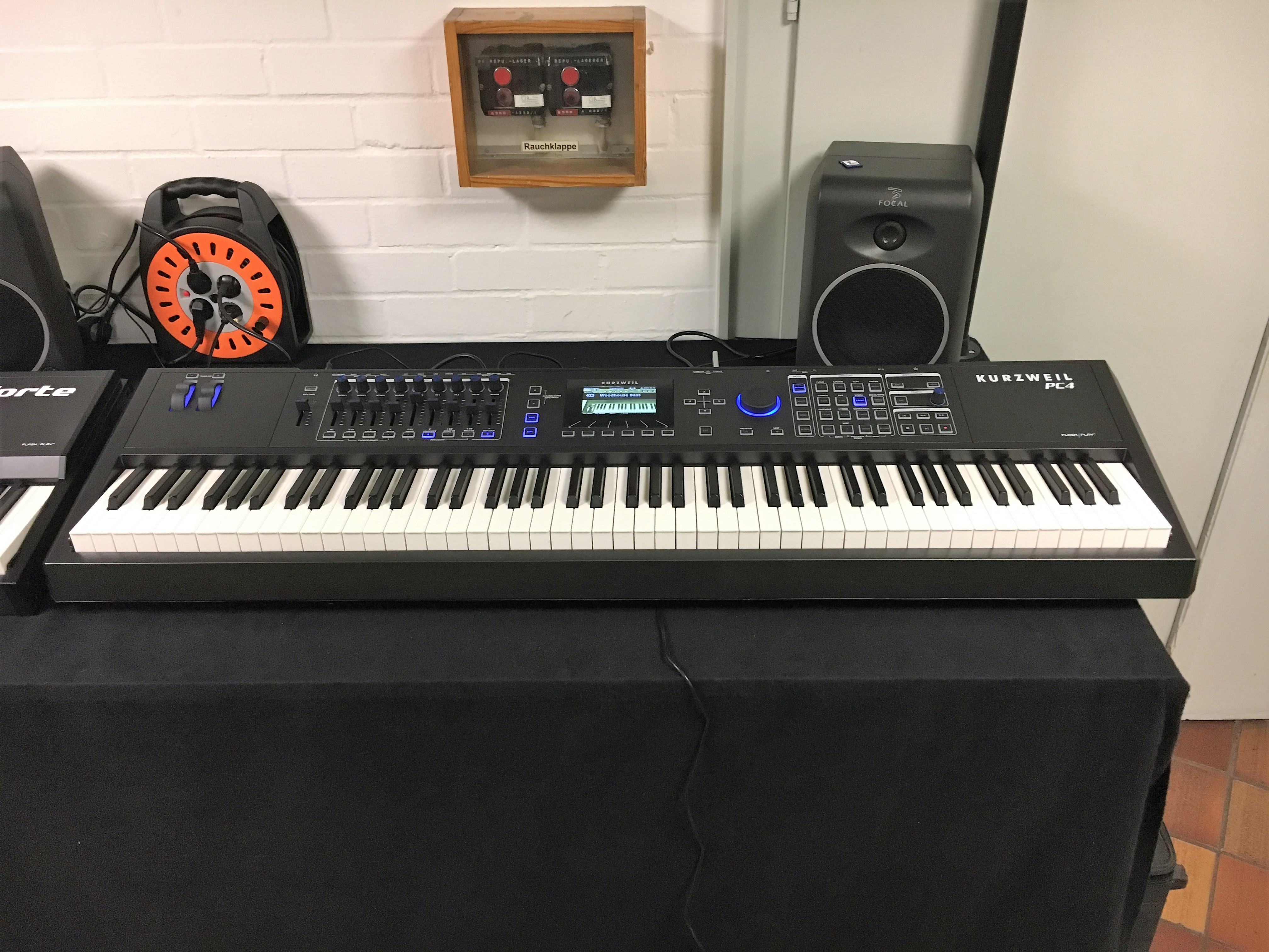 Kurzweil PC4 : Kurzweil - PC4 - IMG_4784.JPG