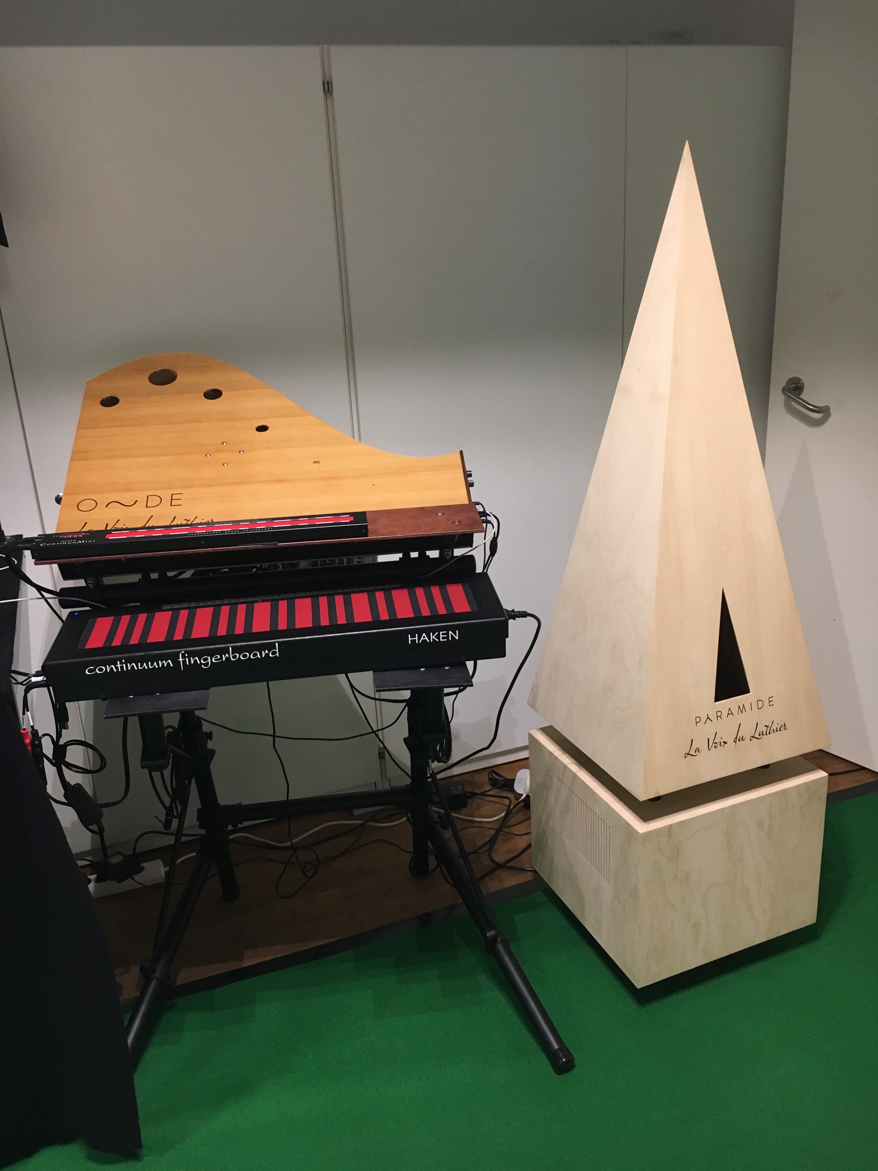 Haken Audio Continuum Fingerboard : Voix du Luthier Onde Pyramide Continuum IMG-4862.JPG