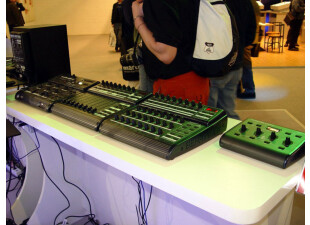 Finition verte pour les contrôleurs MIDI Behringer.