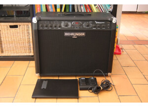 Behringer V-Ampire LX112 (41021)