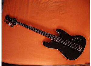 Fender Deluxe Series - Aerodyne Jazz Bass Bk