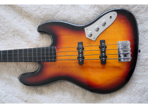 Squier Jazz Bass Fretless 2.JPG