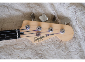 Squier Jazz Bass Fretless 3.JPG